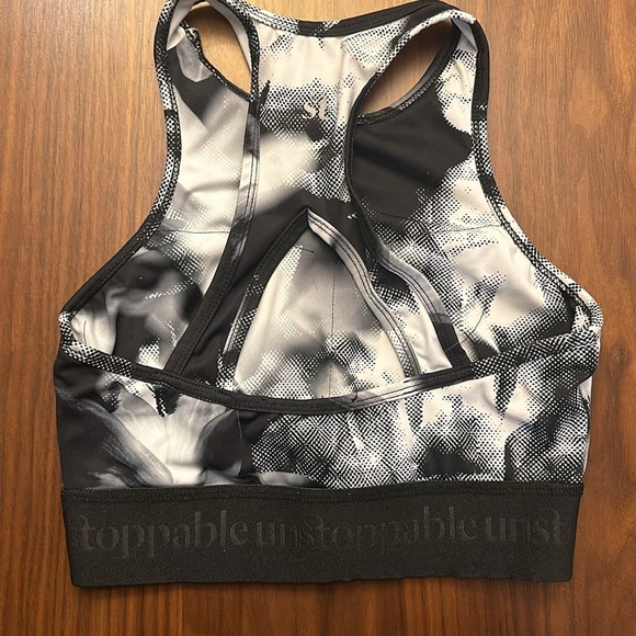 High Neck Sports Bra - Picture 2 of 2